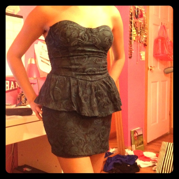 Gorgeous tiered dress,Sweetheart neckline,