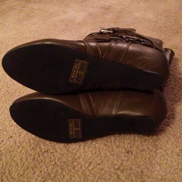 MORE SIZES AVAIL!  Brown mid shin high boots. - Picture 3 of 4