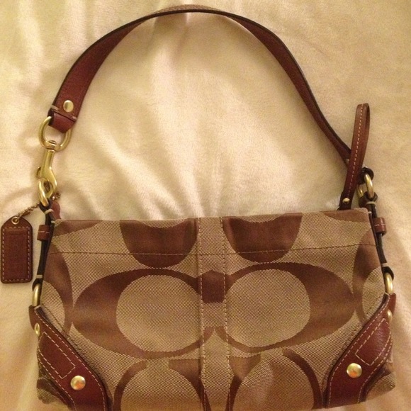 💥SOLD💥Small authentic coach bag