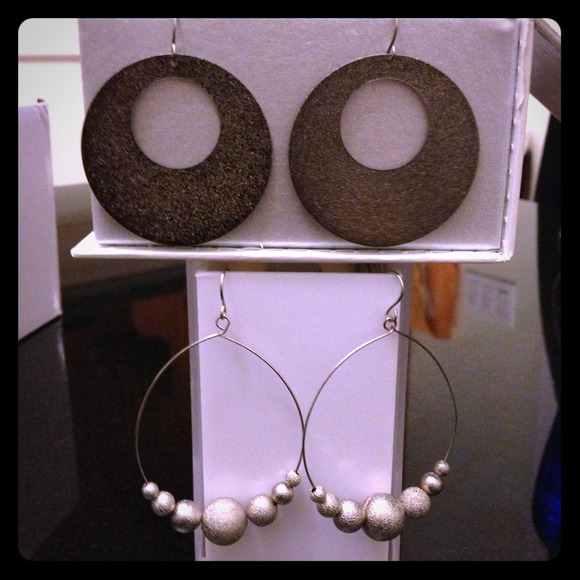 Two pairs of silver hoops
