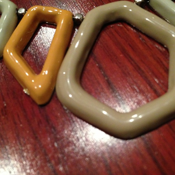 Cute necklace 😊 - Picture 2 of 3