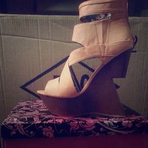 Curve wedge heels