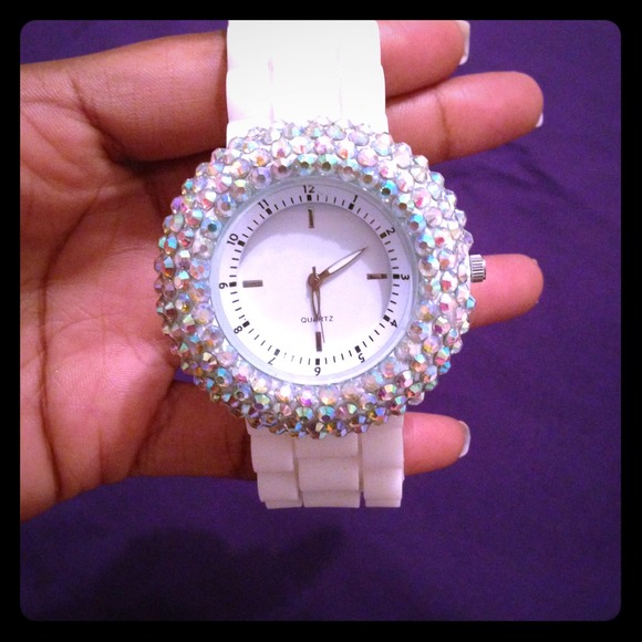 ✨Multicolor studded white quartz watch✨