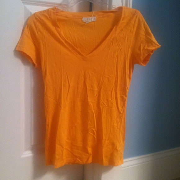 A short sleeve shirt