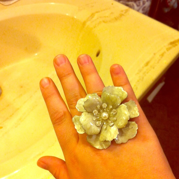 Blingy flower ring! :)