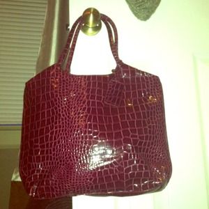 Red/ burgundy snakeskin tote- style handbag