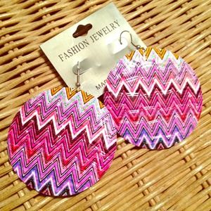 📌Hold📌NWT chevron metal disk earrings