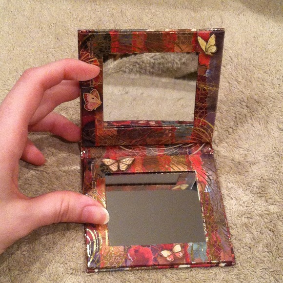 🌺 NWOT Exotic Camellia Compact Mirror - Picture 2 of 2