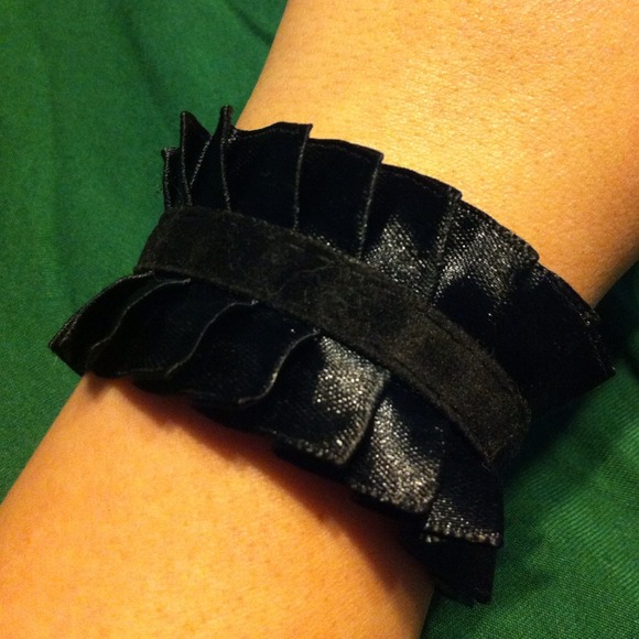 Black Ribbon Bracelet - Picture 3 of 3