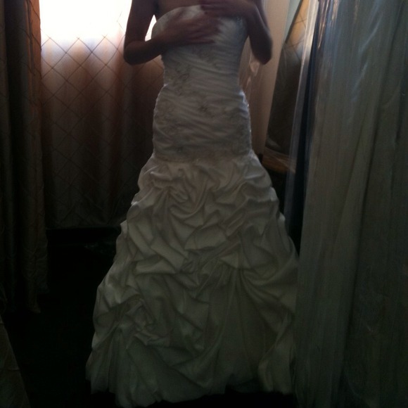 Wedding dress - Picture 2 of 4