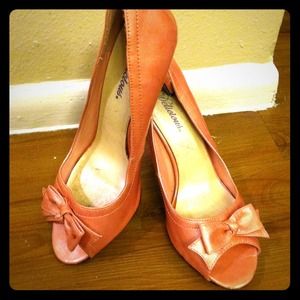 Salmon pink pumps