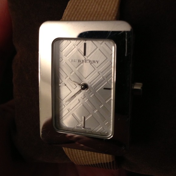 Burberry watch - Picture 2 of 4