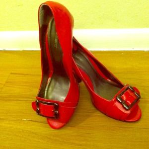 Patent leather red pumps