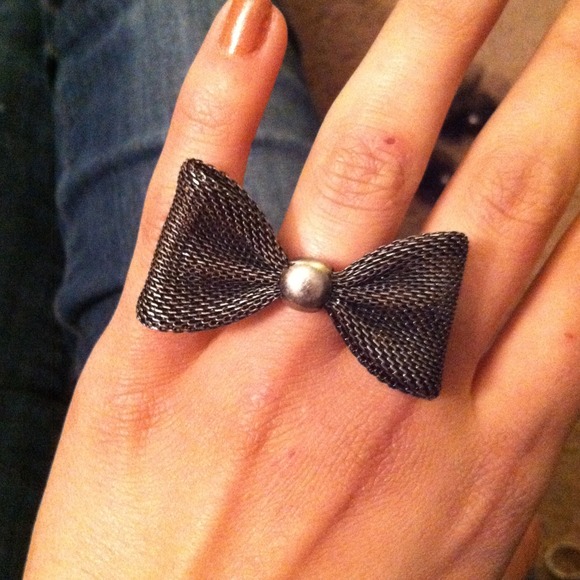 !!!SOLD!!! Metal Bow Ring - Picture 1 of 2
