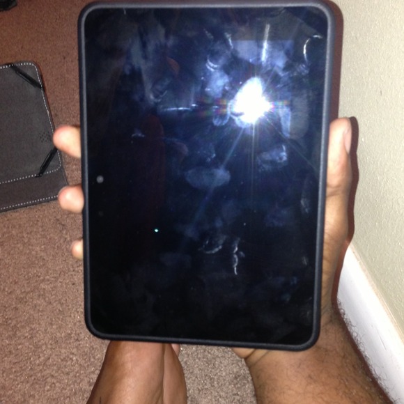 KindleFireHd EXCELLENT CONDITION WITH LEATHER CASE - Picture 2 of 3