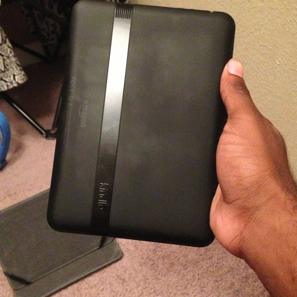 KindleFireHd EXCELLENT CONDITION WITH LEATHER CASE - Picture 3 of 3