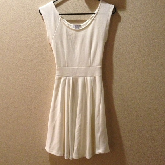 Little white dress 👗