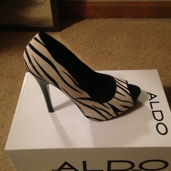 Aldo zebra print peep toe