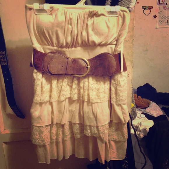 (TRADED)Strapless top :) belt included