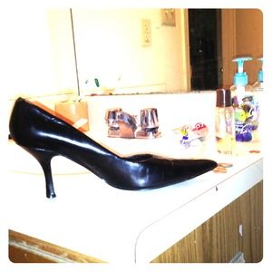 Bundle with the pink converse for 28