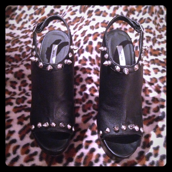 😈 Black spiked wedges 😈