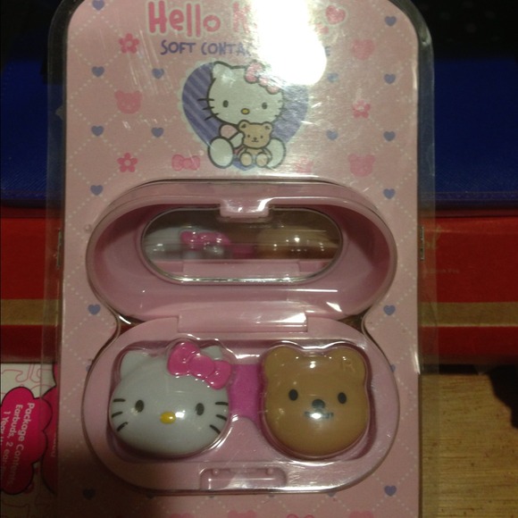 Hello Kitty contact lens Holder.