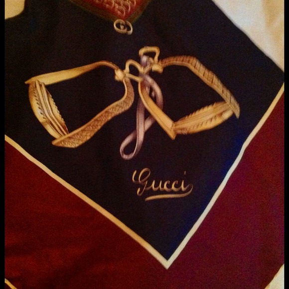 Gucci Scarf-beautiful navy&cranberry original!