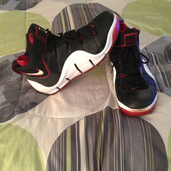 Classic Lebron's  Mens 9.5