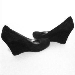 Nine West suede black wedges