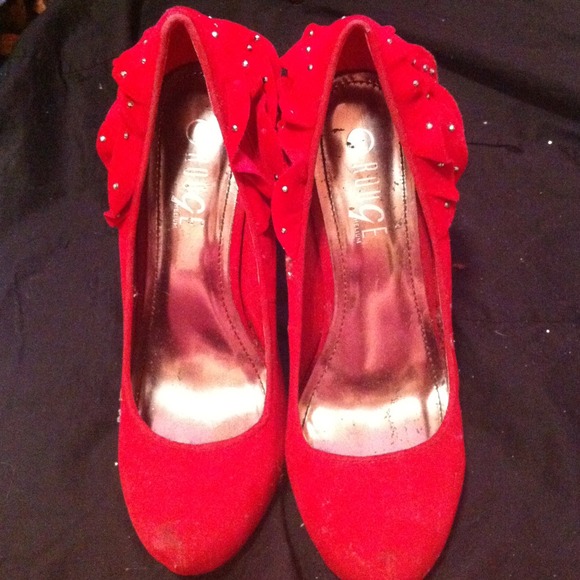 Red shoes - Picture 2 of 4