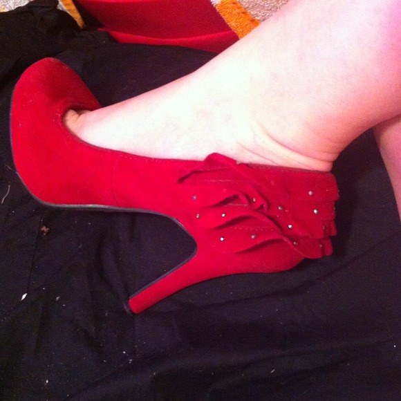 Red shoes - Picture 4 of 4