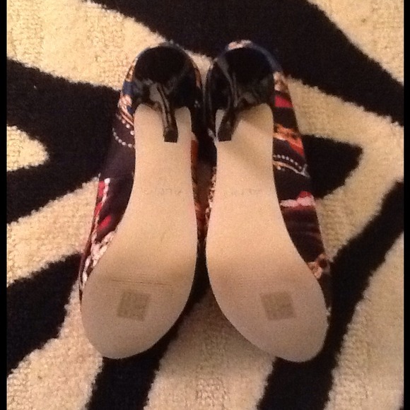 New Aldo shoes - Picture 3 of 4