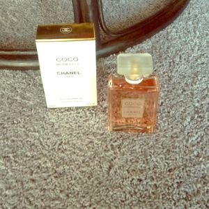 Coco mademoiselle Chanel Paris parfumerie