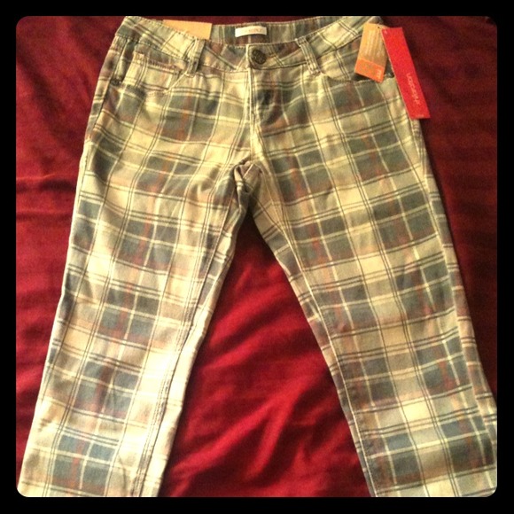 Super Cute Plaid Skinnies!