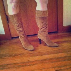 Suede boots never worn