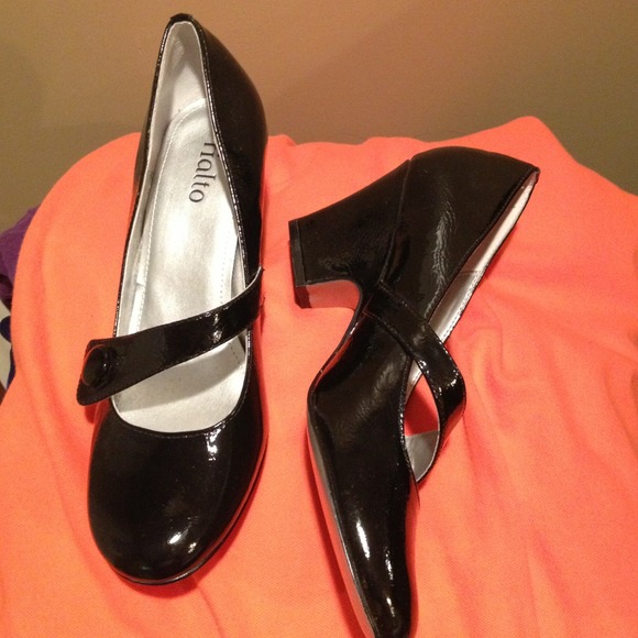 Size 9 career heels