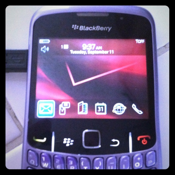 Verizon blk berry curve  I have 2 of these - Picture 1 of 3