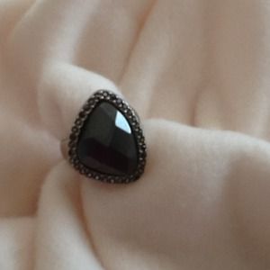 Super cute Lia Sophia ring size 7