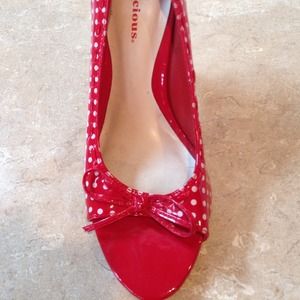Red & white polka dots open toe shoes Sz 7