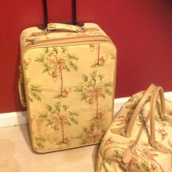 Three piece luggage set