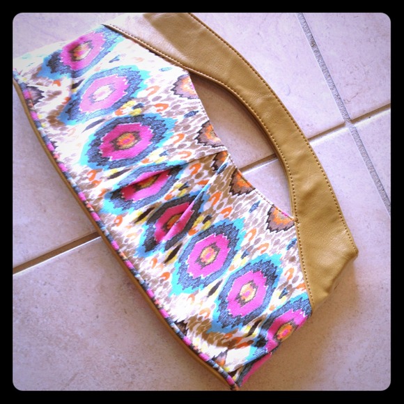 NWT printed clutch