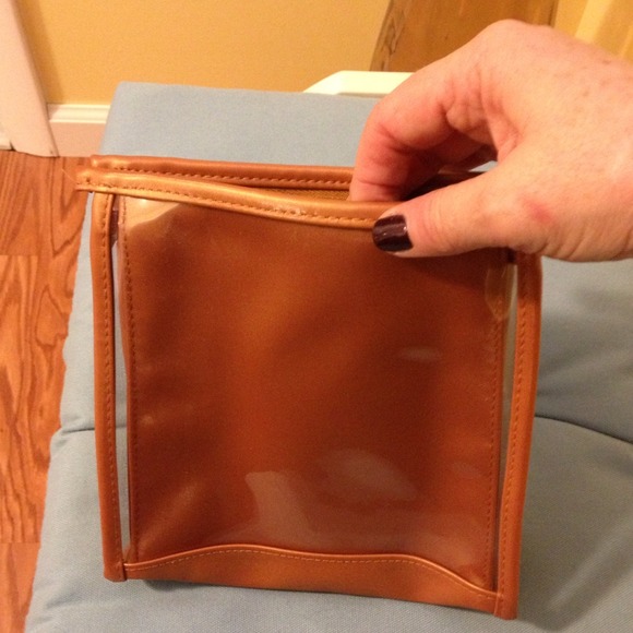 SOLD! Really cute 🌟🌟GOLD🌟🌟makeup bag.