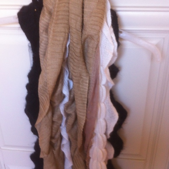 💋bundled💋Ruffle scarves