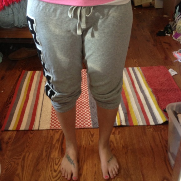 ⛔⛔SOLD⛔⛔ Gray Victorias Secret pink sweat pants. - Picture 2 of 3