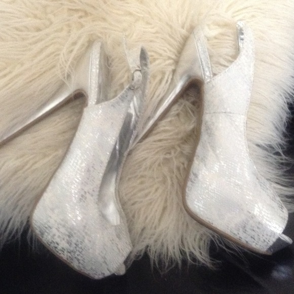 Look at me silver Sandals - Picture 2 of 4