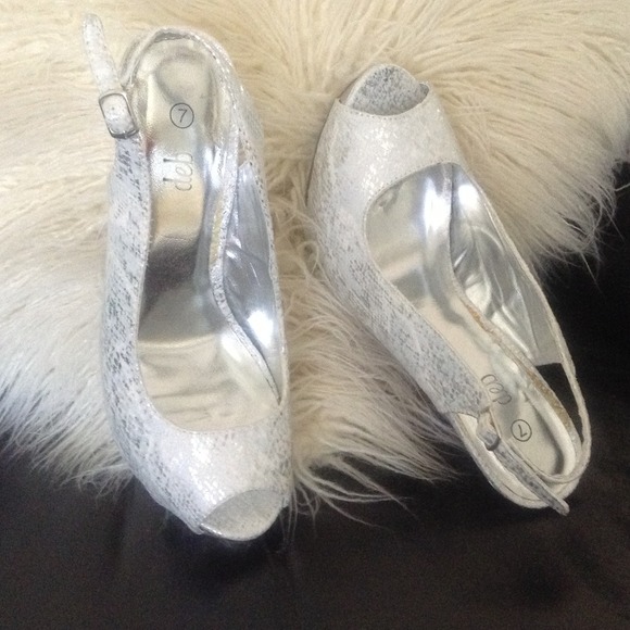 Look at me silver Sandals - Picture 3 of 4