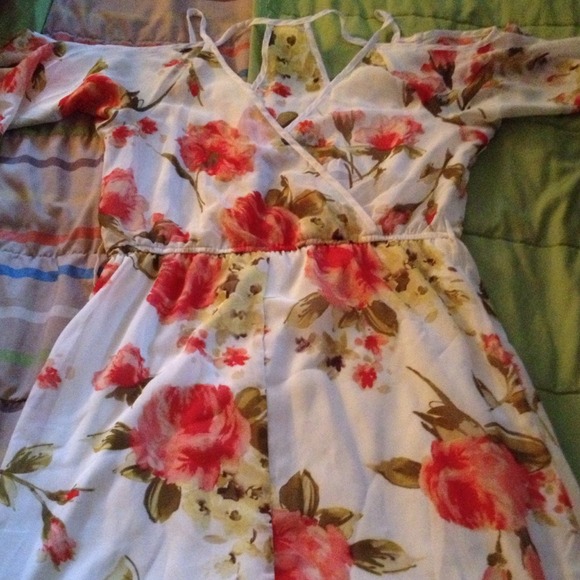 Reduced!! Beautiful Dress! 💰 - Picture 2 of 3