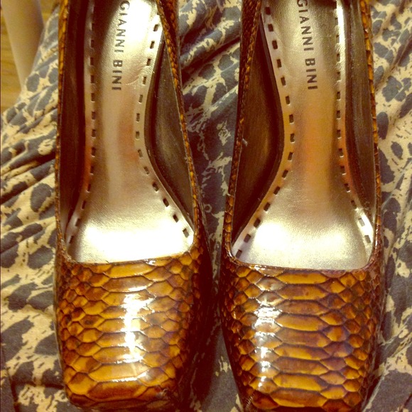 🚫SOLD🚫 👠$30pp👠 Gianni Bino snake skin heels