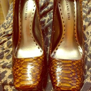 🚫SOLD🚫 👠$30pp👠 Gianni Bino snake skin heels