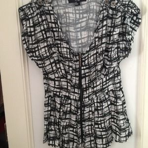 XXI Black and White Top Small